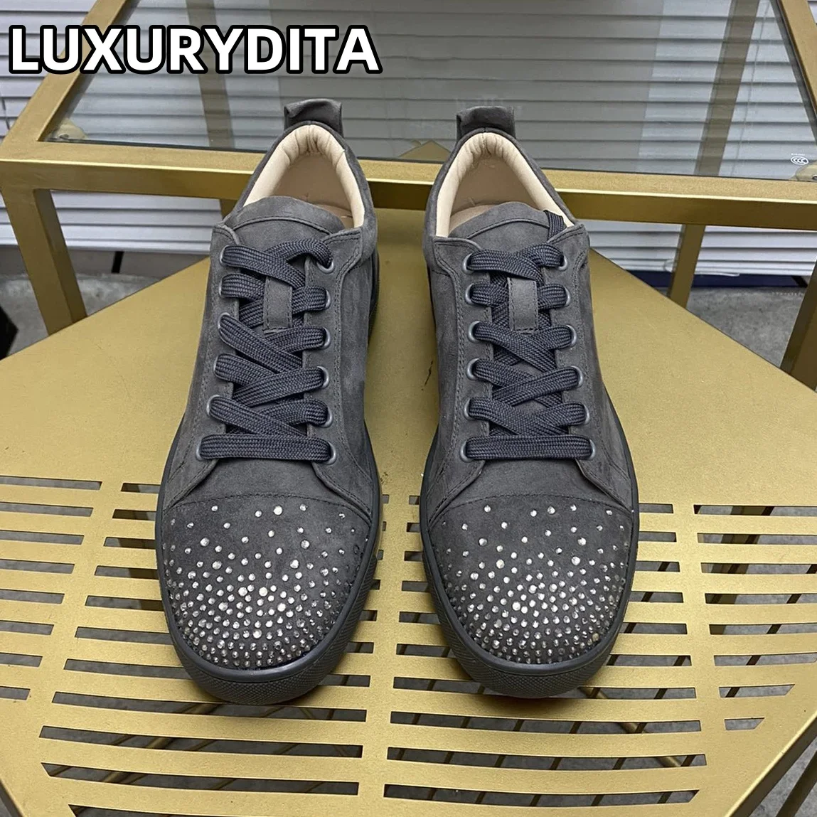 

Top Quality Womens Trendy Casual Tennis Shoes Luxury Mens Real Leather Sneakers 35-48 Designr Rivet Red Sole Lovers Shoes M0233
