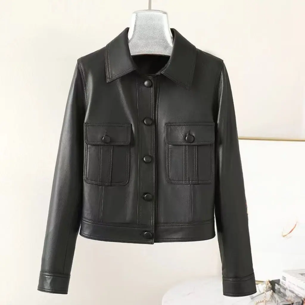 เสื้อแจ็คเก็ตหนังผู้หญิง สไตล์มอเตอร์ไซค์ สำหรับฤดูใบไม้ร่วง ตัดเย็บแบบสั้น เรียบหรู เหมาะสำหรับใส่ไปทำงาน พร้อมกระเป๋าติดสติ๊กเกอร์