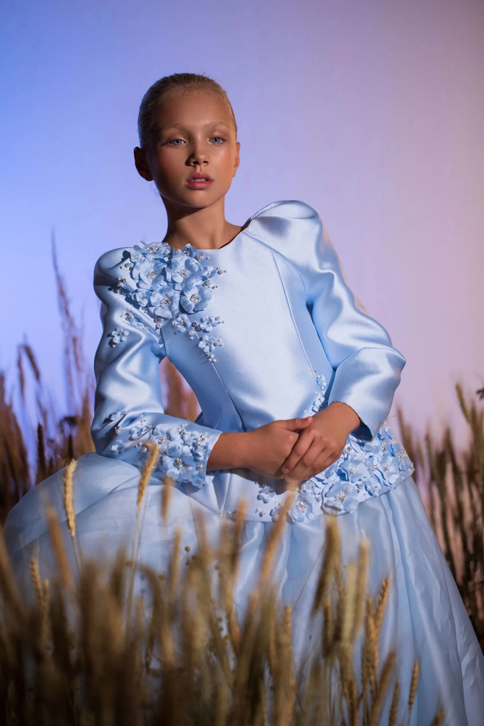 ที่กําหนดเองสีฟ้าชุดสาวดอกไม้สําหรับงานแต่งงานซาตินA Ppliquesดอกไม้สง่างามเด็กวันเกิดพรรคชุดจัดเลี้ยงอย่างเป็นทางการ