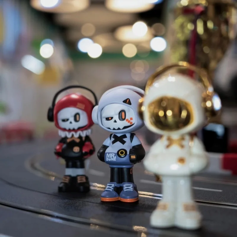 Nuovo autentico signor. Bone Mini V2 Blind Box Trendy Handmade Time Travel Series Cool Trendy Toys Modello da collezione Regali personalizzati