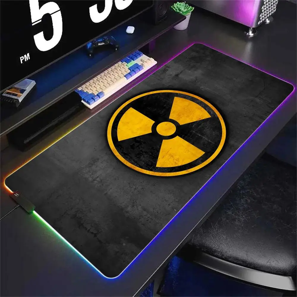 

Игровой коврик для мыши XXL (90x40 см) с RGB-подсветкой, желто-черный, с закрытыми краями, для ПК и клавиатуры