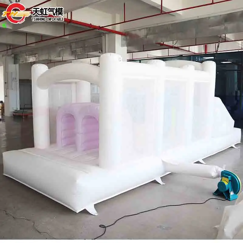 Escorregador Inflável Branco de 23 pés com Obstáculos para Aluguel em Casamentos e Festas de Carnaval