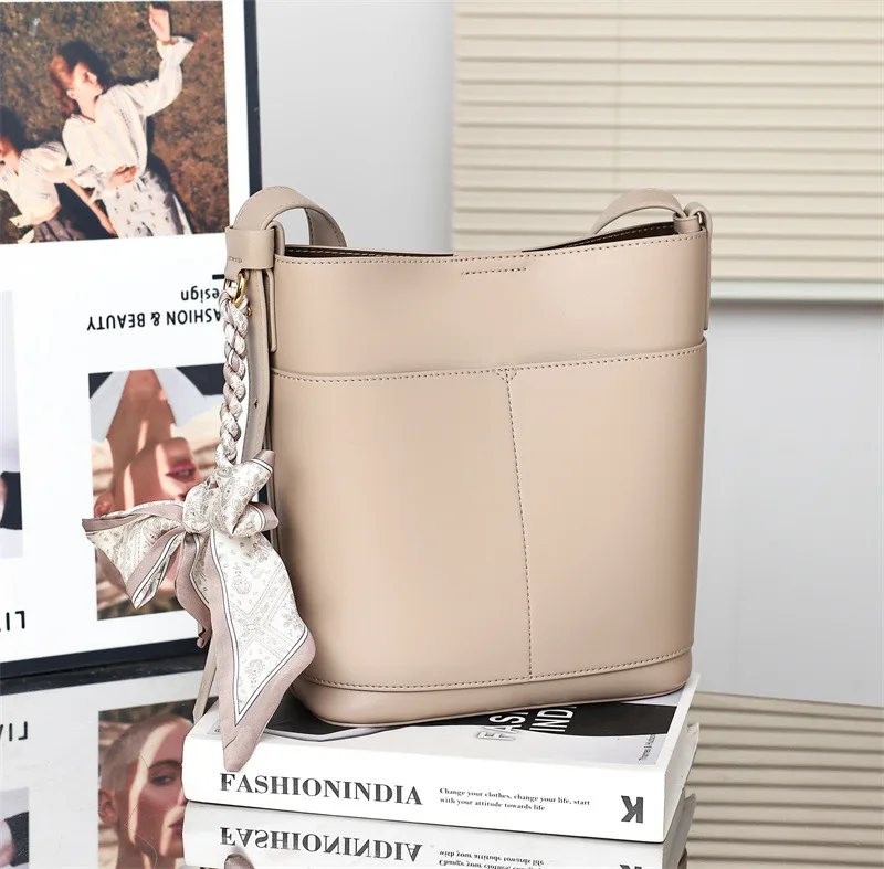 

Women's Large Capacity Shoulder Bag Armpit Bag Ladies Genuine Leather Commuter Shopper Bags Bucket Bag Luxury Handbag Big Tote