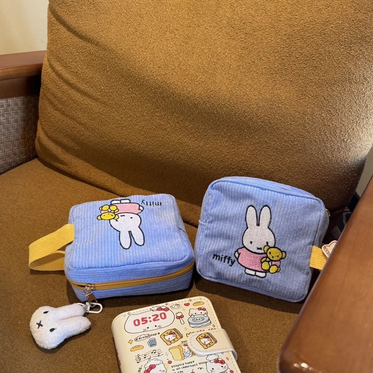 Kawaii Miffy Cord-Kosmetiktasche Niedliche Kamera-Aufbewahrungstasche Kreative Tragbare Große Kapazität Reißverschluss-Geldbörse Außentasche – Detail 3