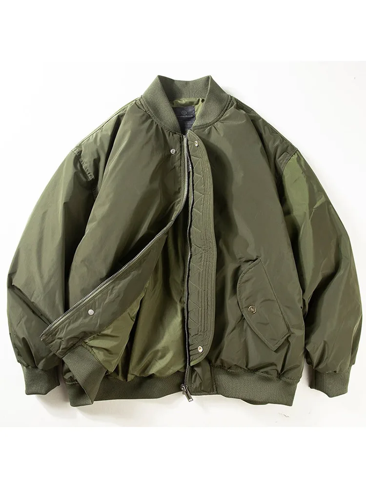 

Мужская утепленная зимняя куртка-бомбер свободного кроя с 90% белым утиным пухом: теплая и уютная верхняя одежда