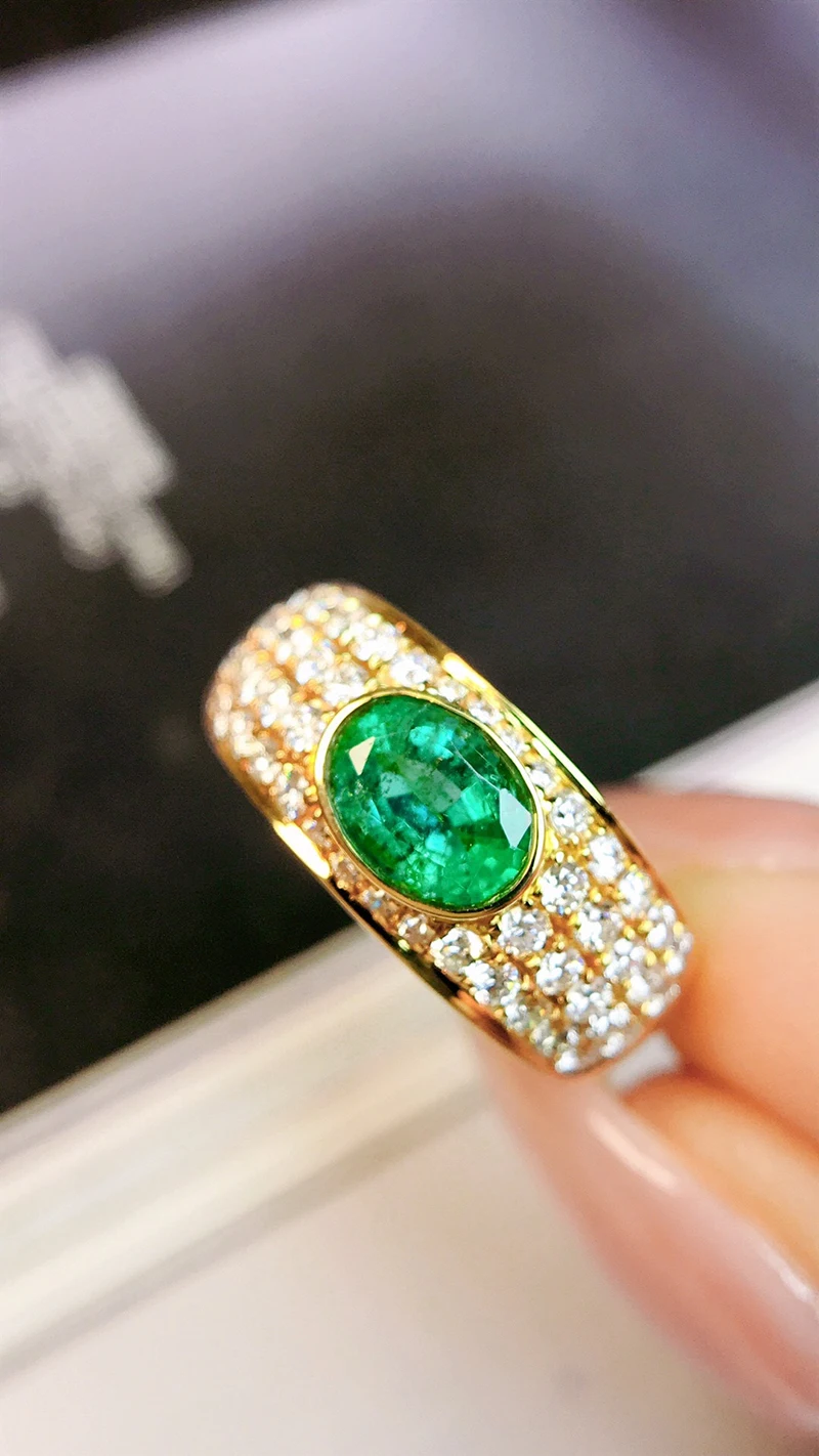 LUOWEND 100% 18K Yellow Gold Rings Classic Shiny Design Natural Emerald Ring for Women Senior Banquet Luxury Diamond Jewelry