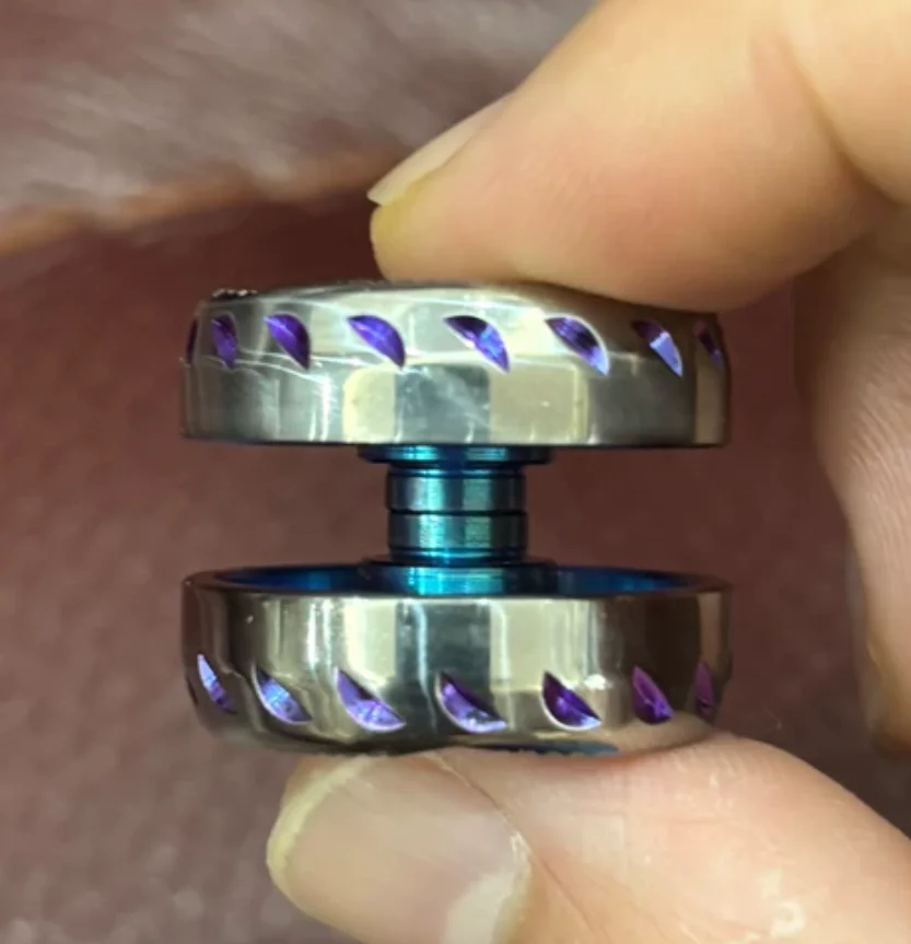 Used EDC Tw&nil comma button 24.5mm * 18mm Stress Relief Toy Haptic Spinner Fingertip Gyroscope Decompression Toys