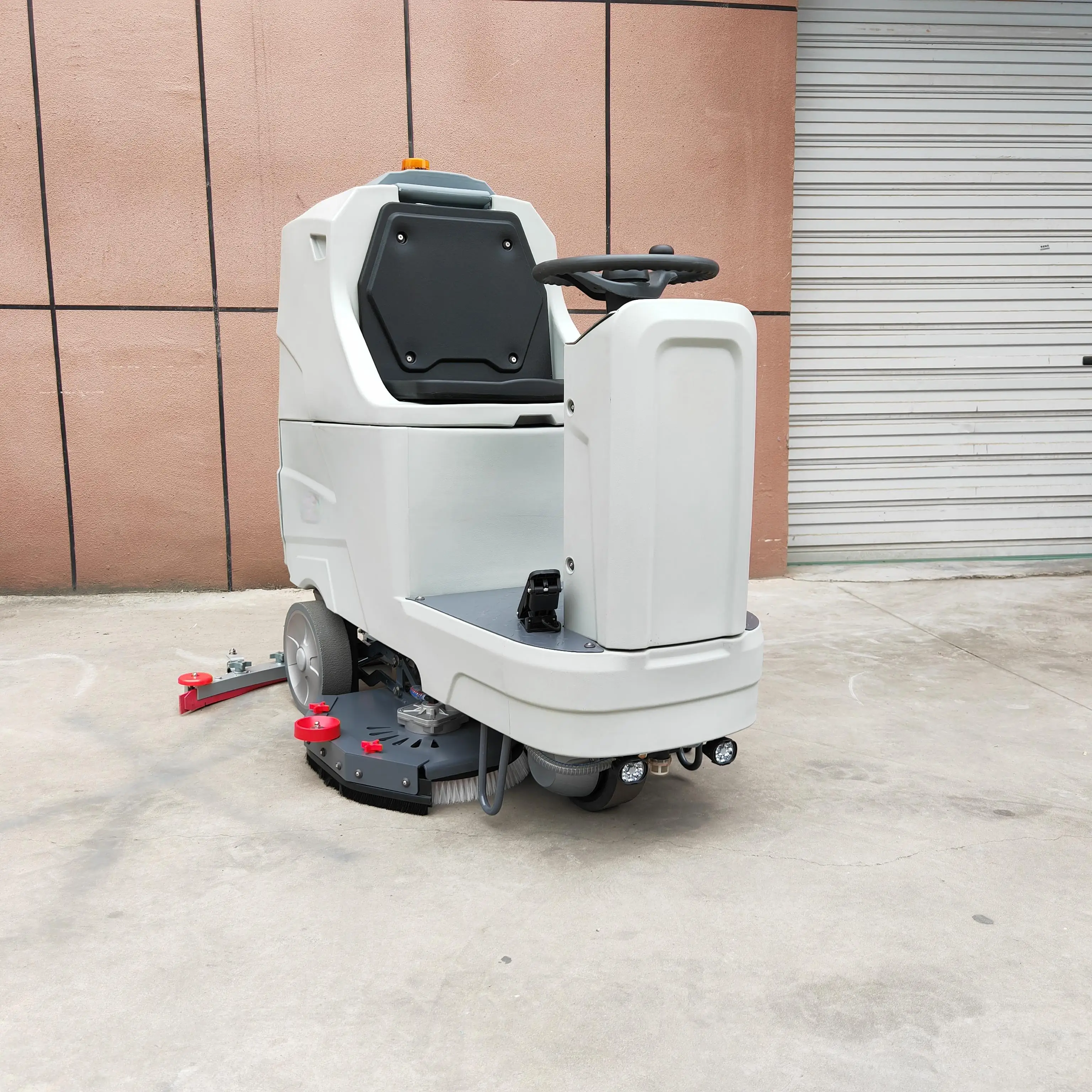 860 Dual Brush Driving Floor Scrubber