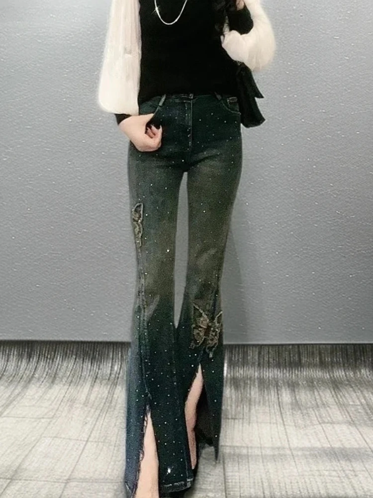 Jeans Berlian Imitasi Bordir Kupu-kupu Industri Berat 2025 Celana Bootcut Melar Celah Pinggang Tinggi Baru Musim Semi dan Musim Panas Wanita
