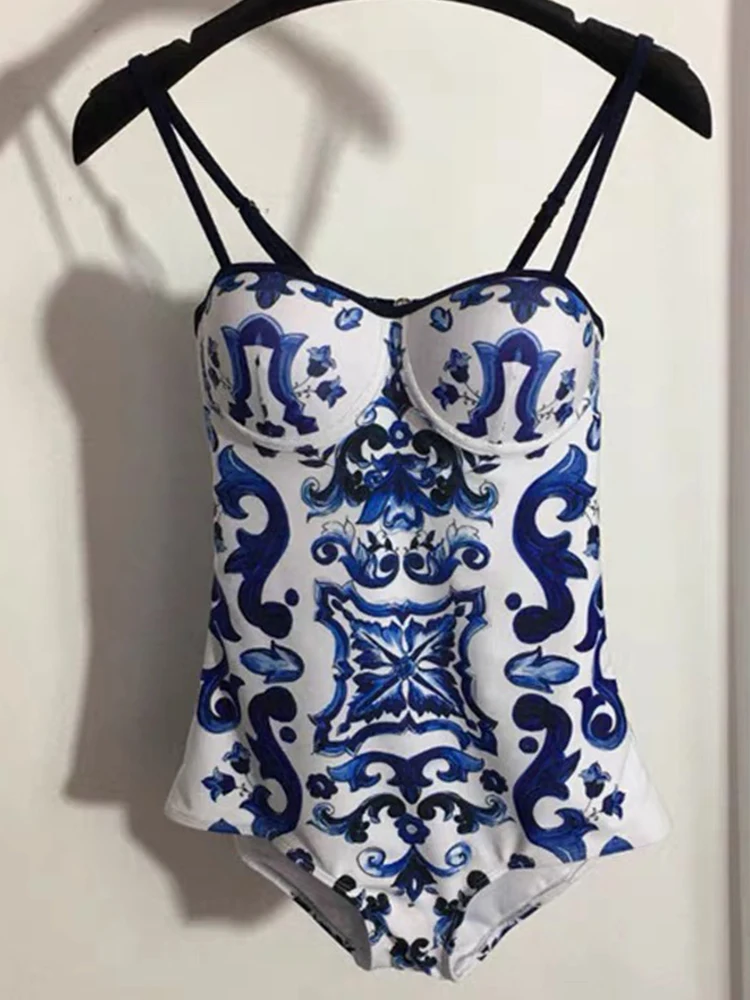 Retro blue and white porcelain printing sexy cup sling one-piece swimsuit summer women's new beach vacation sling one-piece top.