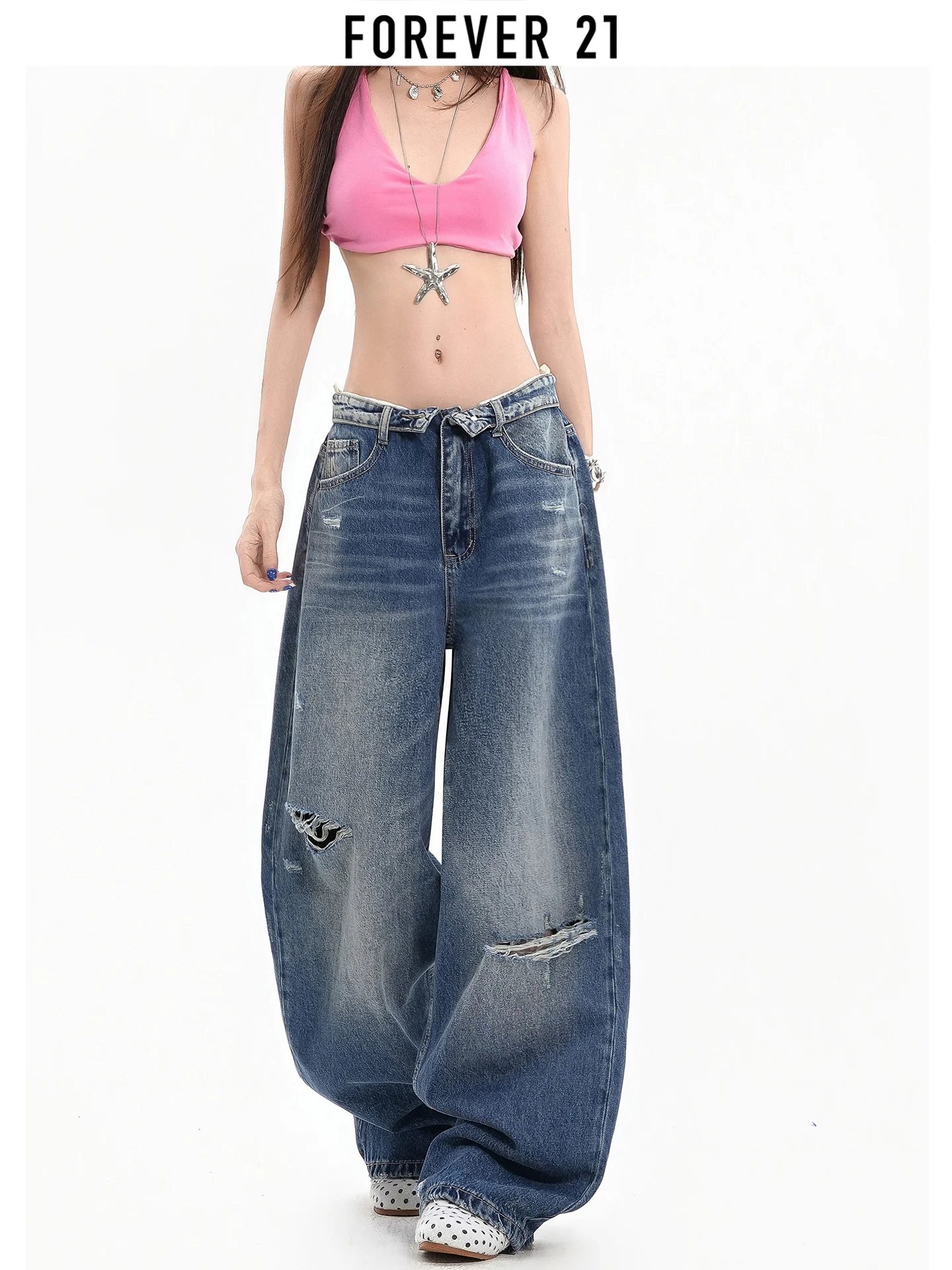 Calça Jeans Feminina Forever 21 Vintage Azul Escuro Lavado com Rasgos, Cintura Baixa e Perna Larga - Modelo Knife para o Verão