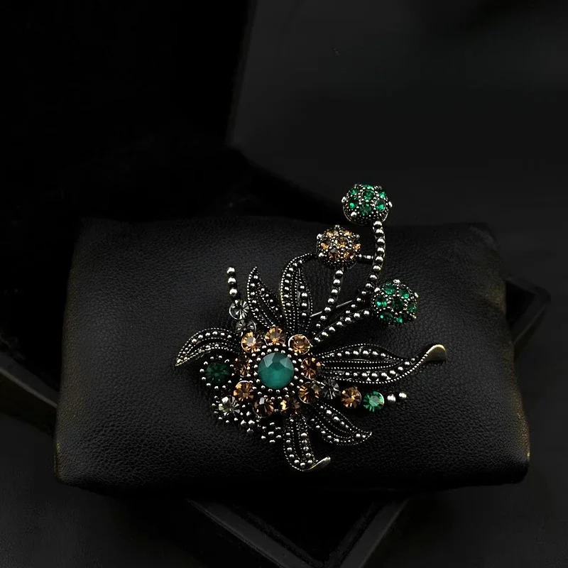 

Retro Flower Brooch Luxury Men Badge Women Suit Corsage Hign-End Green Coat Pins Clothing Accessories Rhinestone Jewelry 569