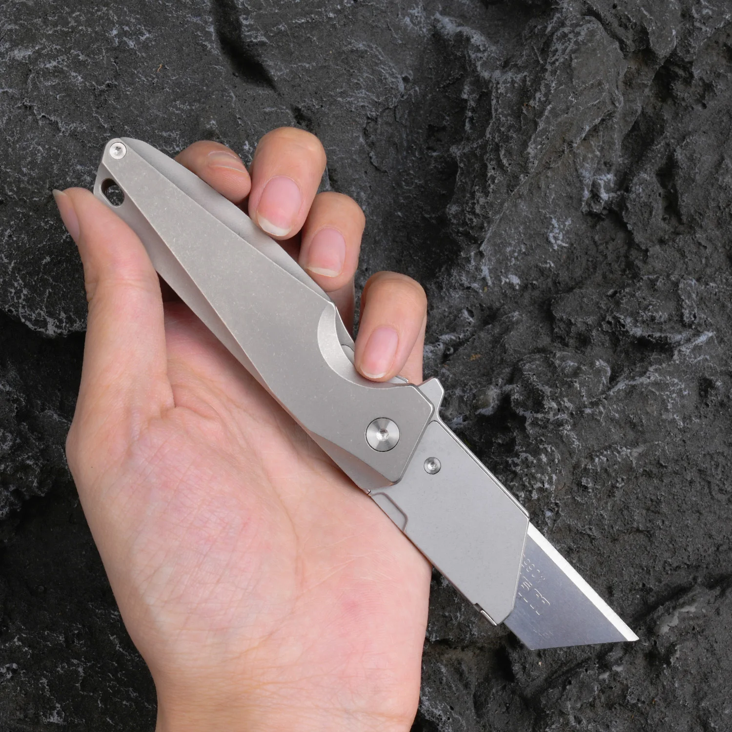 Titanium Alloy Utility Knife Multitool EDC Tool Home DIY Paper Cutter Pocket Tool Outdoor Camping Equipped with 10 Sharp blades