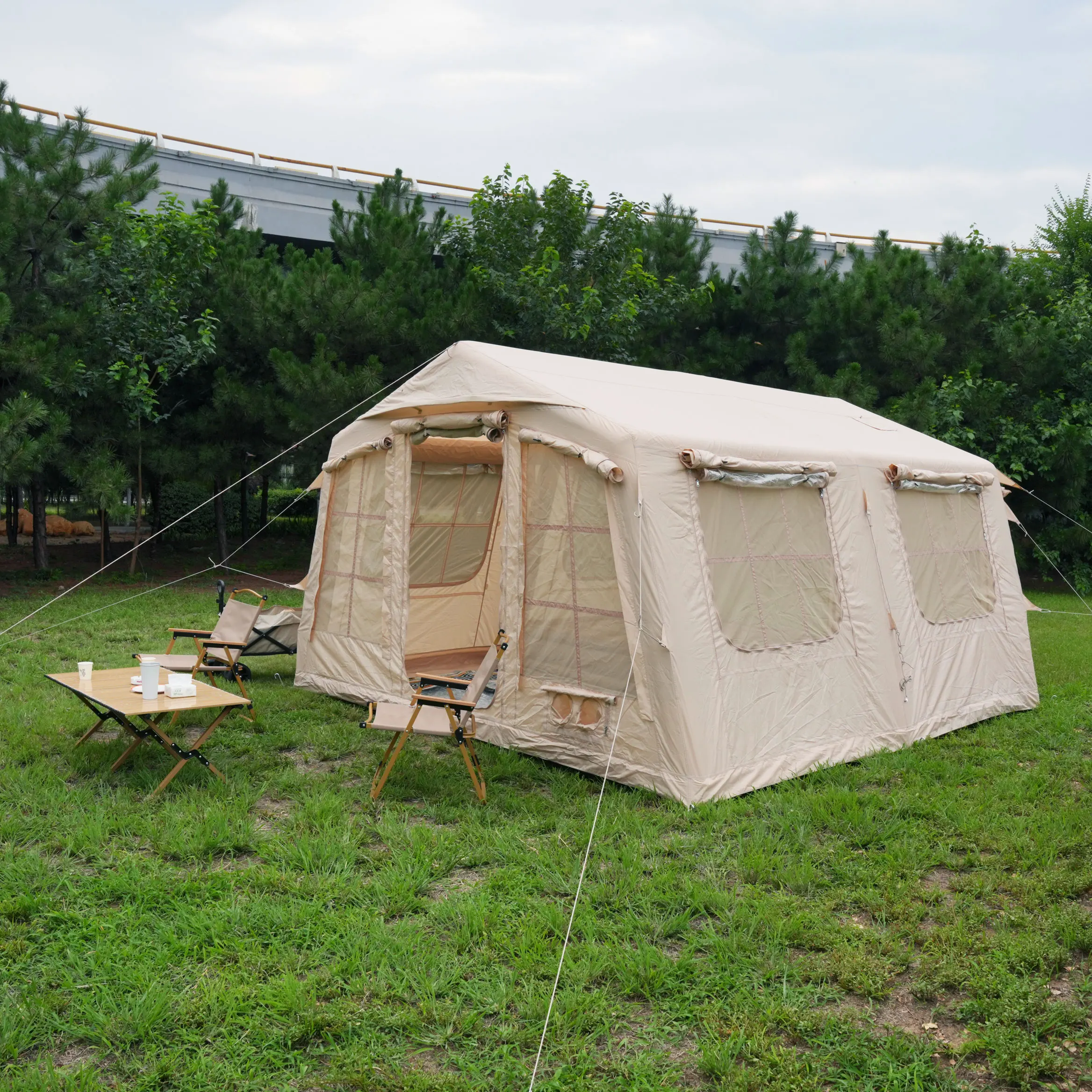 13.68 Square Meters Large Insulated Inflatable Hot Tent Outdoor Glamping Family Camping Tent for Group Trips