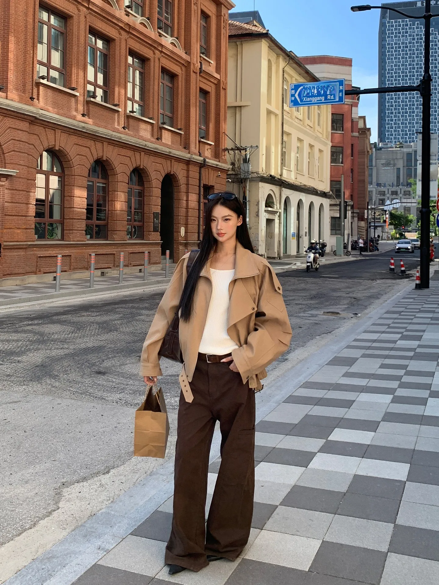 

Женское пальто цвета хаки, новинка 2023 года, осень, новинка 2023 года, хлопковый материал, застежка-молния, чистый цвет, красный, персональный ...