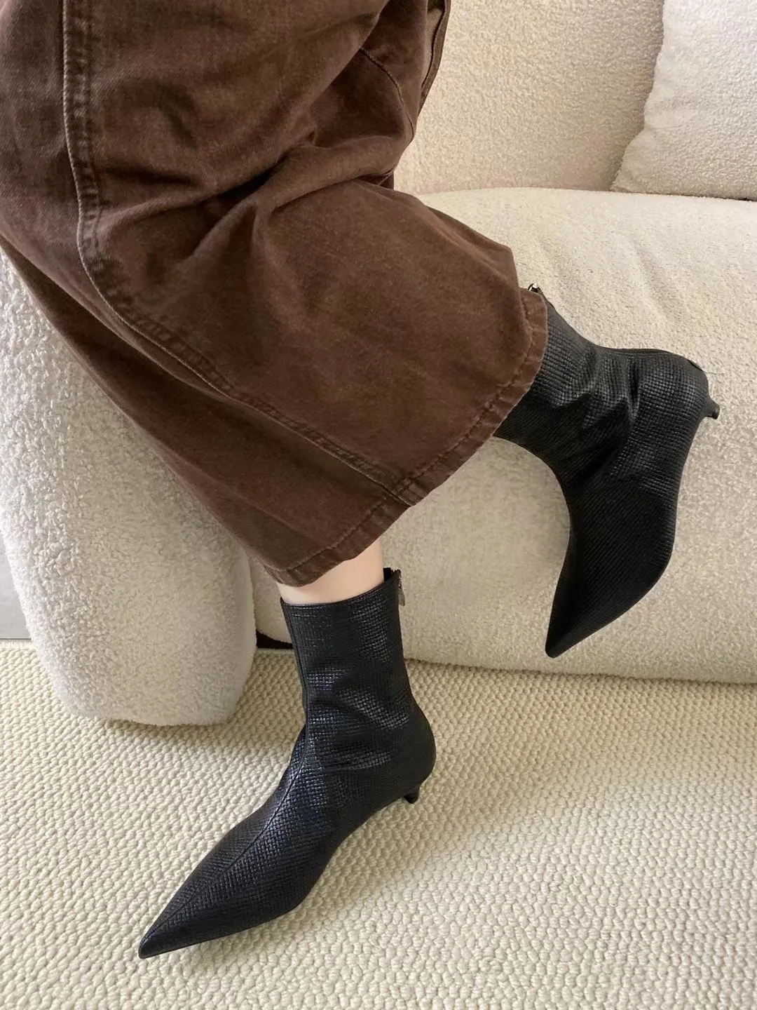 Pointed Toe Women Ankle Boots Black White Chelsea Botas Thin Mid Heels Back Zipper Wysokiej jakości buty do sukienki Kobieta Rozmiar 35-39