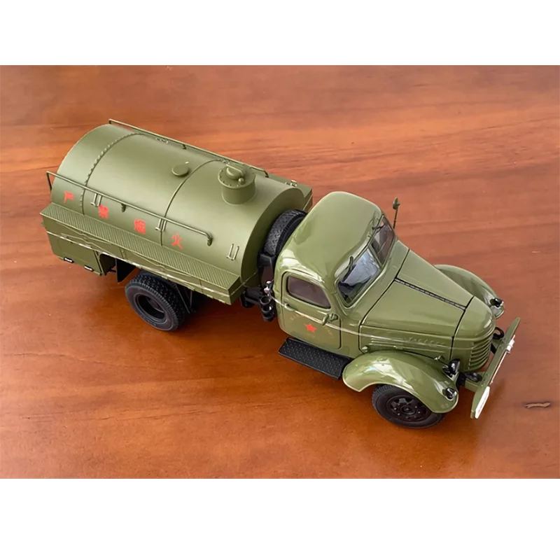 Diecast 1: 24 Scale CA10 Military Six wheeled Heavy Oil Tanker Truck Model Alloy Vehicle Home Finished Simulation Collection Toy