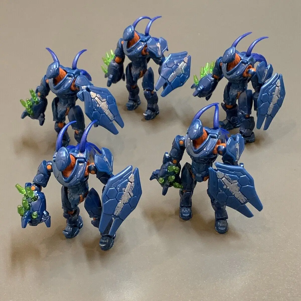 5x New 3.5'' Mega Bloks CONSTRUX BLUE HUNTER Bloks Collectable Micro Action Figures Warthog Run GFT55 toy