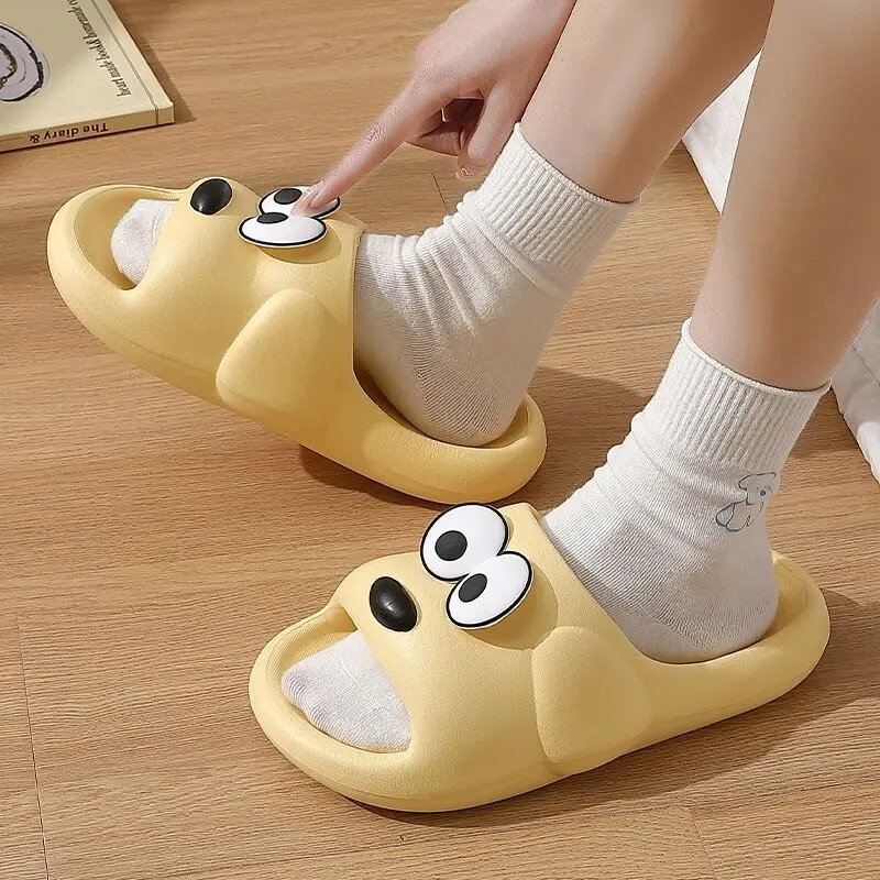 Sandały Junior Cartoon Shoes for Women 2024 Animal Summer Anime House Woman Slippers Cloud Home Slides Indoor Easy Wears Shoe 39