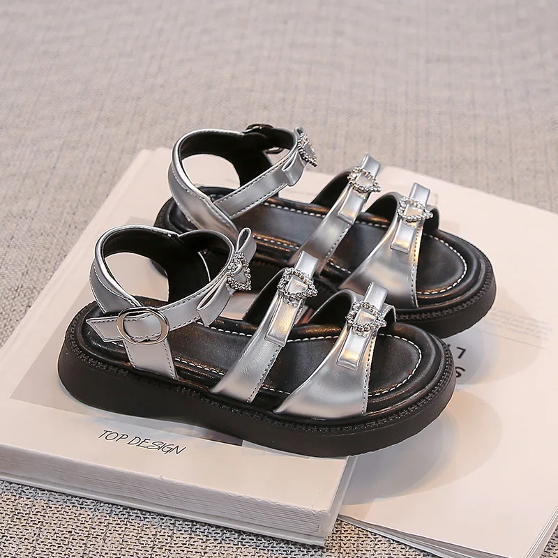 

Новые летние детские модные полые туфли для отдыха, многофункциональные пляжные сандалии принцессы с открытым носком и украшением в виде милого сердца