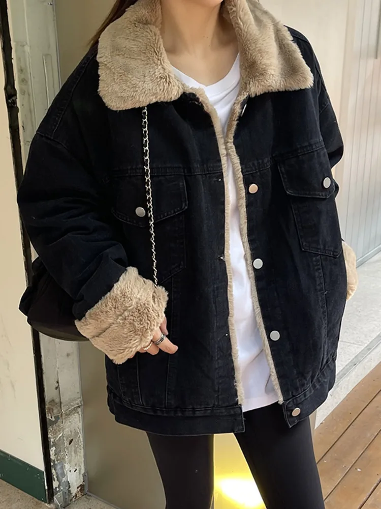 UCXQ Fashion Faux Lamb Wool Fluffy Soft Single Breasted Turn-down Denim Coat For Women Winter New Loose All Match Jacket 23Z4768