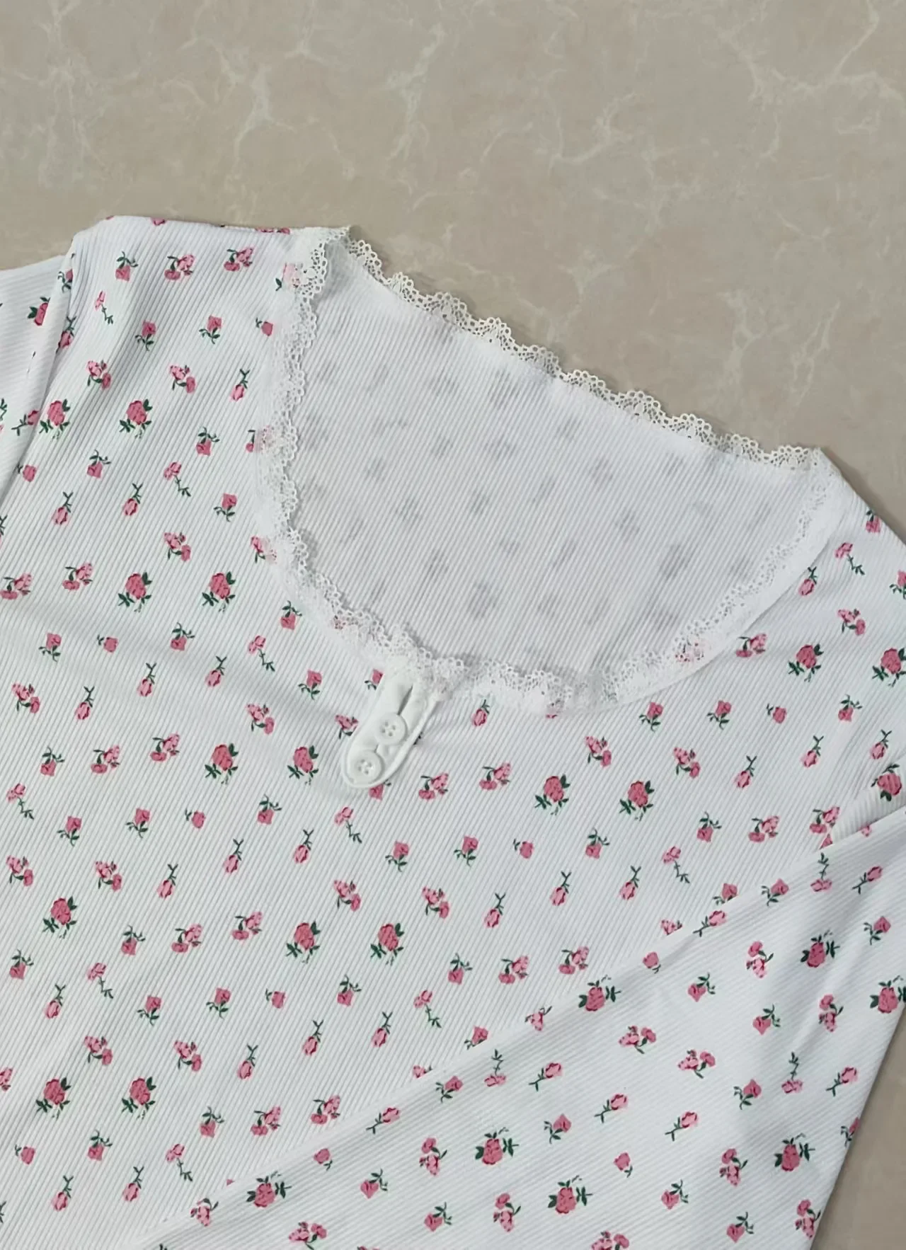 ملابس نوم منزلية برقبة على شكل حرف v مطبوعة بأكمام طويلة حافة ملفوفة من الخس سراويل طويلة مُزينة بالزهور مريحة عالية المرونة طقم منزلي نسائي