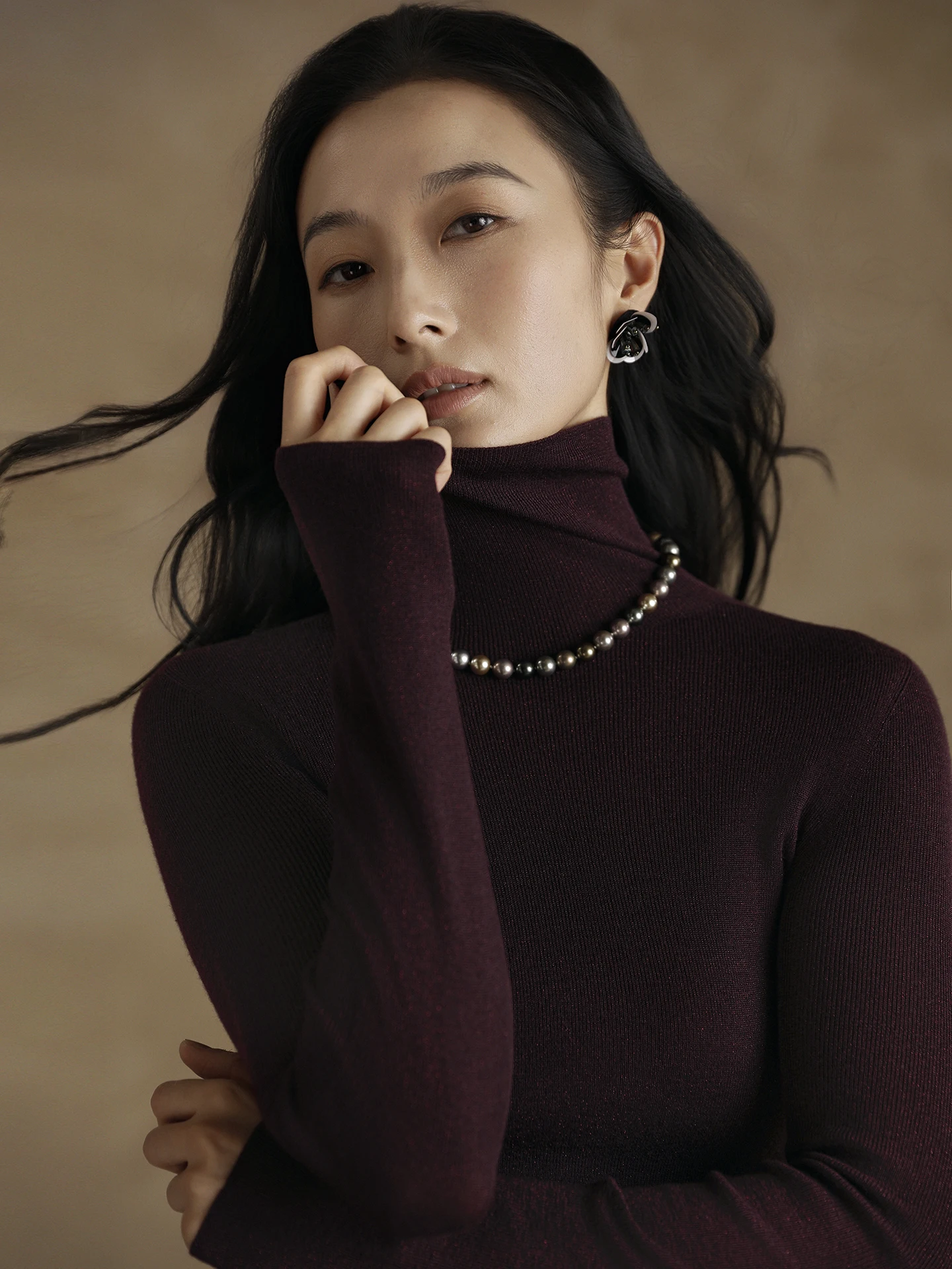 

Новая женская базовая кофта из шерстяного трикотажа с золотой нитью, осенняя, повседневная, приталенная, с интегрированной подкладкой