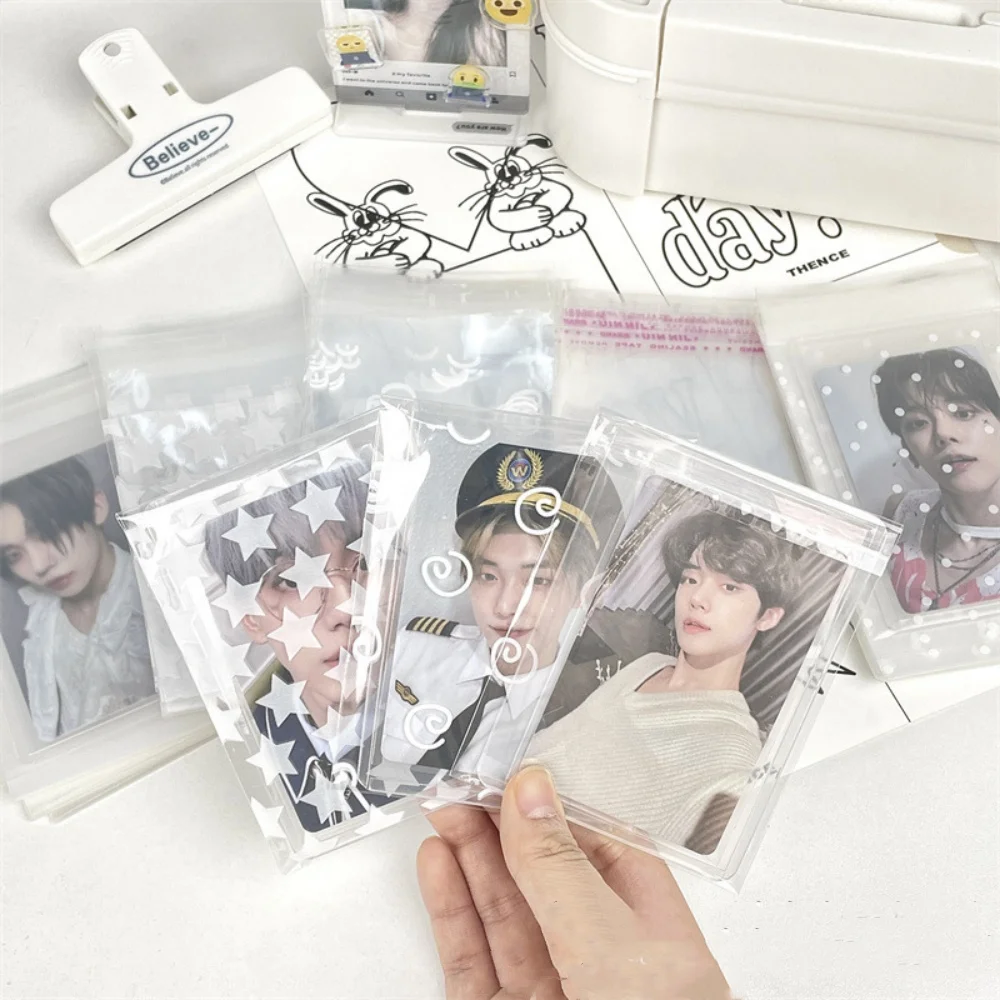 50Pcs Transparent Photocard Protector INS Koreanische Idol Foto Karten Schutzhüllen Bowknot Star Print Selbst-klebe Opp Beutel