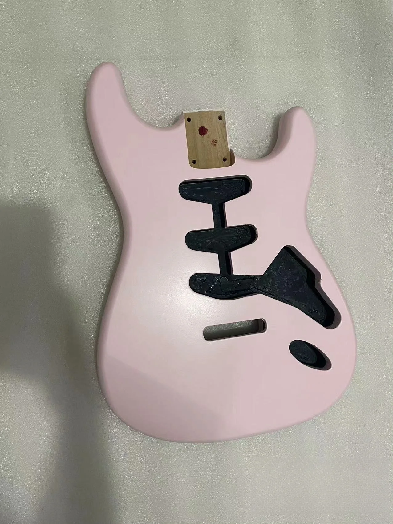 Pink electric guitar body Alder body,  Connect the neck of the instrument to 5.56mm