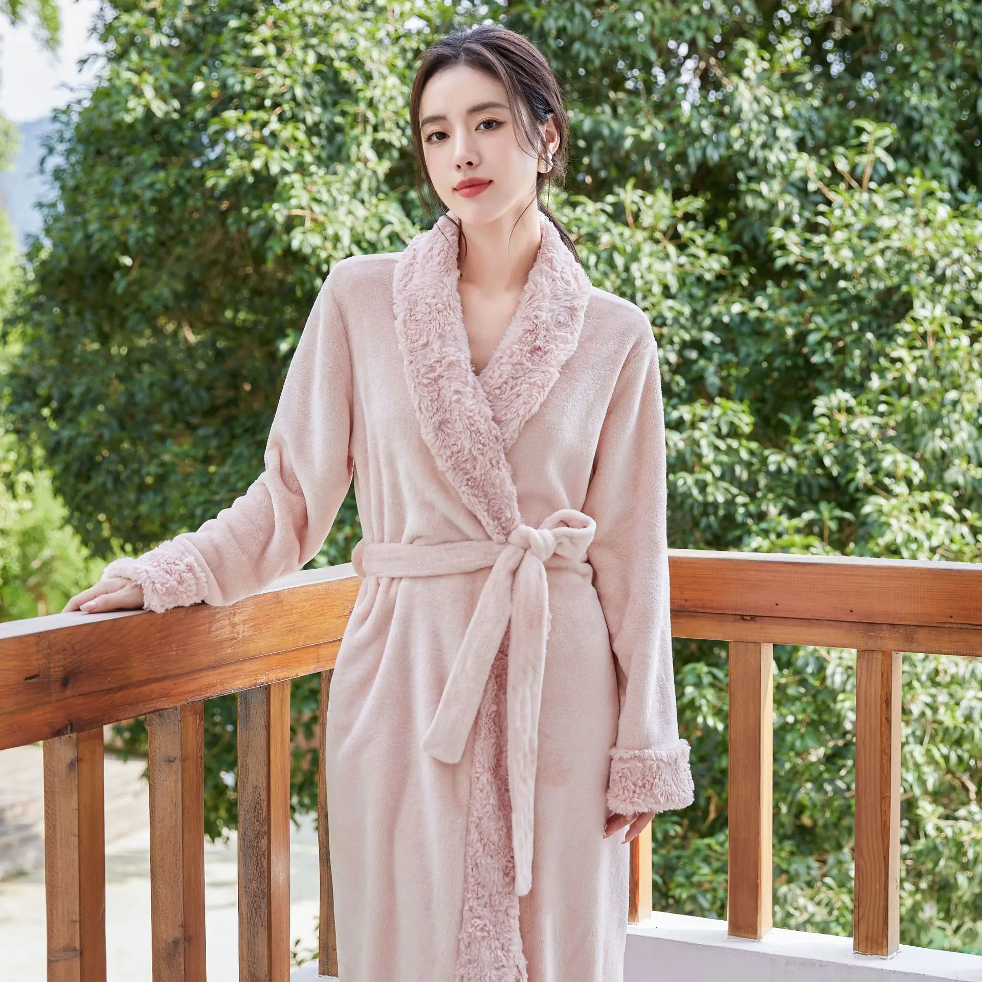 

Autumn Winter New Female Long Robe Flannel Patchwork Lapel Sleepwear Lounge Wear Thickened Coral Fleece Home Wear Bathrobe Gown