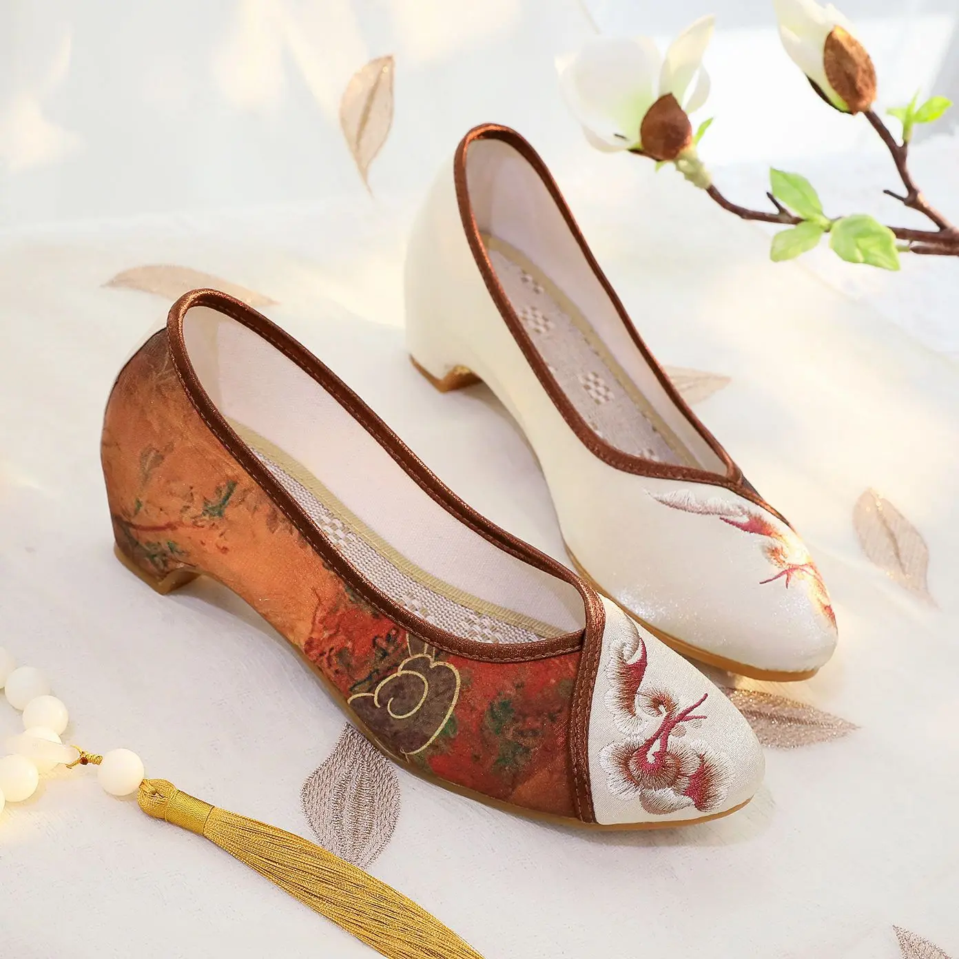 Tamanho 35-40 verão velho pequim sapatos de pano cheongsam apontou toe sapatos femininos estilo étnico sapatos bordados