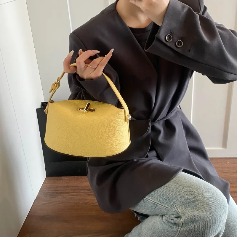 

Elegant Leather Commuter Shopper Bag For Women With Large Capacity And Simple Vintage Design Luxury