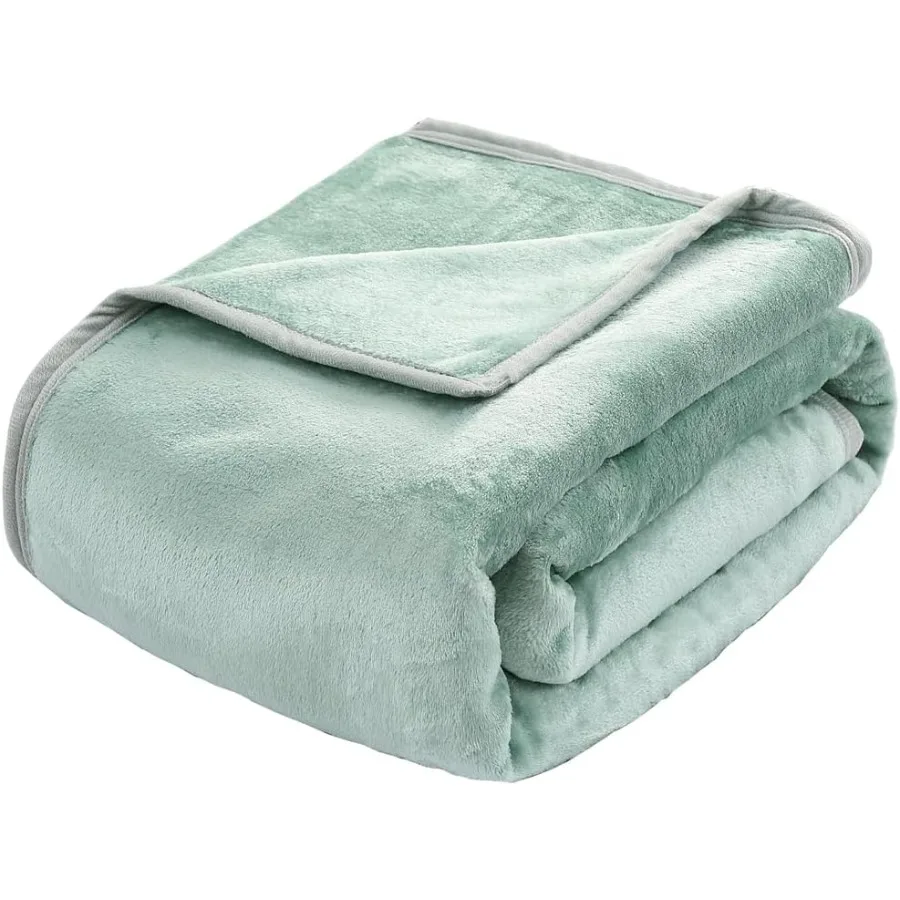 

Throw Blanket in Green with Moderately Thick Faux Fur for Sofa Bedroom and Travel Camping Use Soft Texture Ideal for Cool Weath