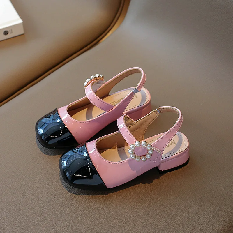 

2026 детские сандалии принцессы для девочек, новые летние модные нескользящие универсальные вечерние модельные туфли в корейском стиле с мягкой подошвой