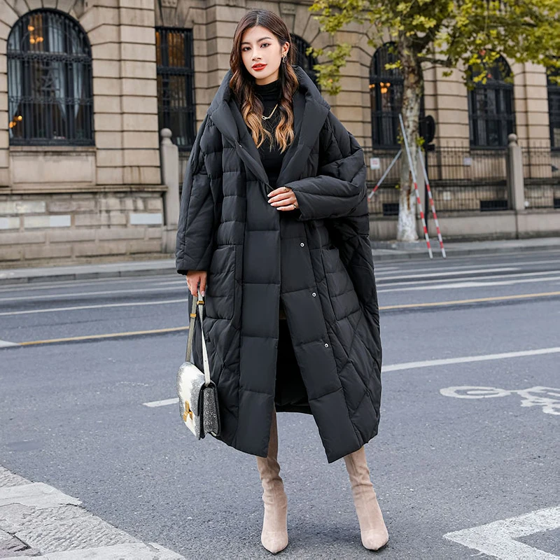 Luxuriöse übergroße lange Pufferjacke für Damen, neue Winter-Schwarz, eleganter Daunenmantel mit Kapuze, Damenbekleidung, neueste Mode 2O283