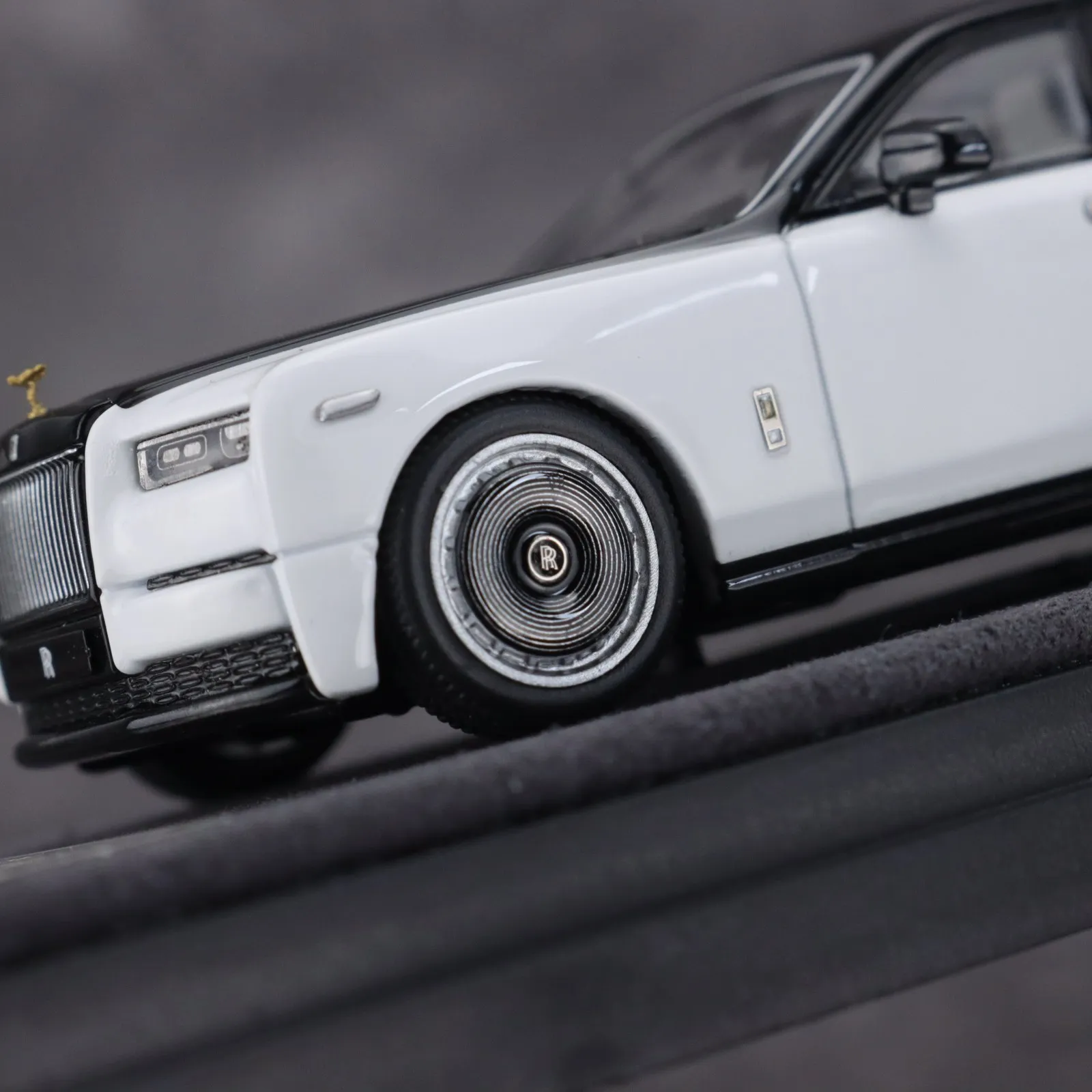 In stock 1:64 black-white dual color long-axis alloy car model die-cast static car model creative display item holiday gift