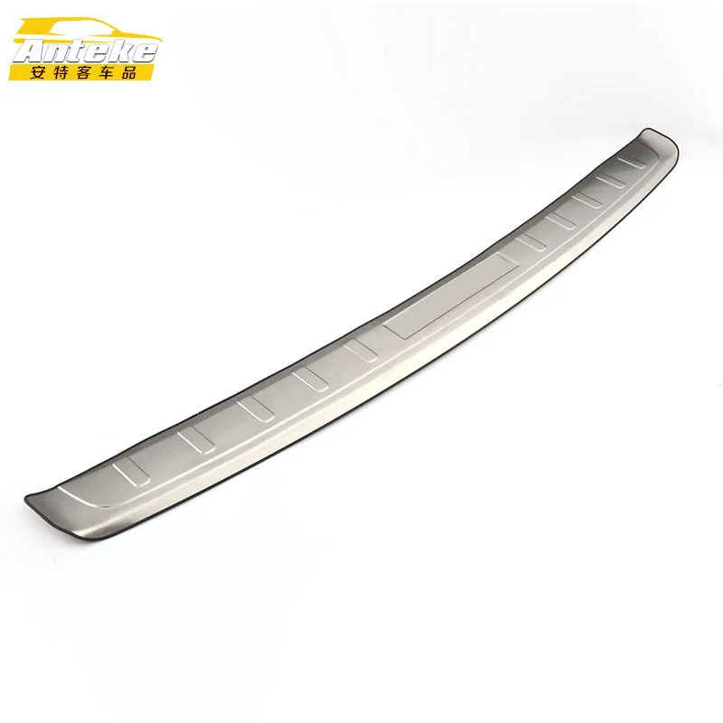 

Аксессуары для автомобилей Chevrolet Captiva 2015, 2016, 2017: защита заднего бампера, накладка на порог задней двери, защита от царапин.