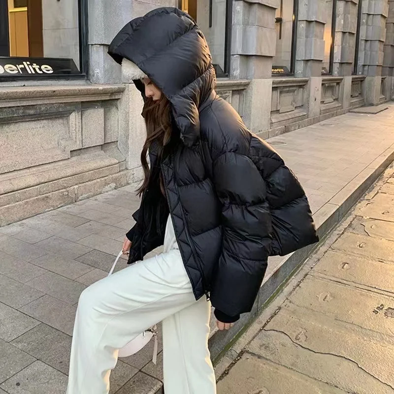 Cappotto da donna in piumino di cotone Cappotto invernale nuovo Parka Top 2025 Capispalla da donna con cappuccio Parka Cappotto caldo femminile imbottito in cotone spesso