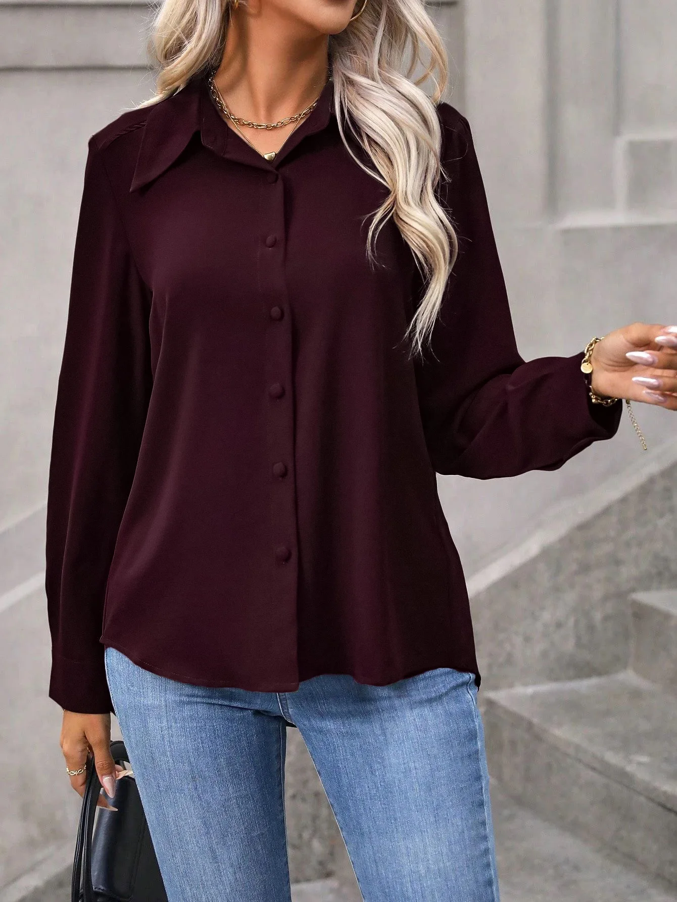 قميص كاجوال بأكمام طويلة وأزرار أمامية بلون سادة مع ياقة قماش خريفي للنساء