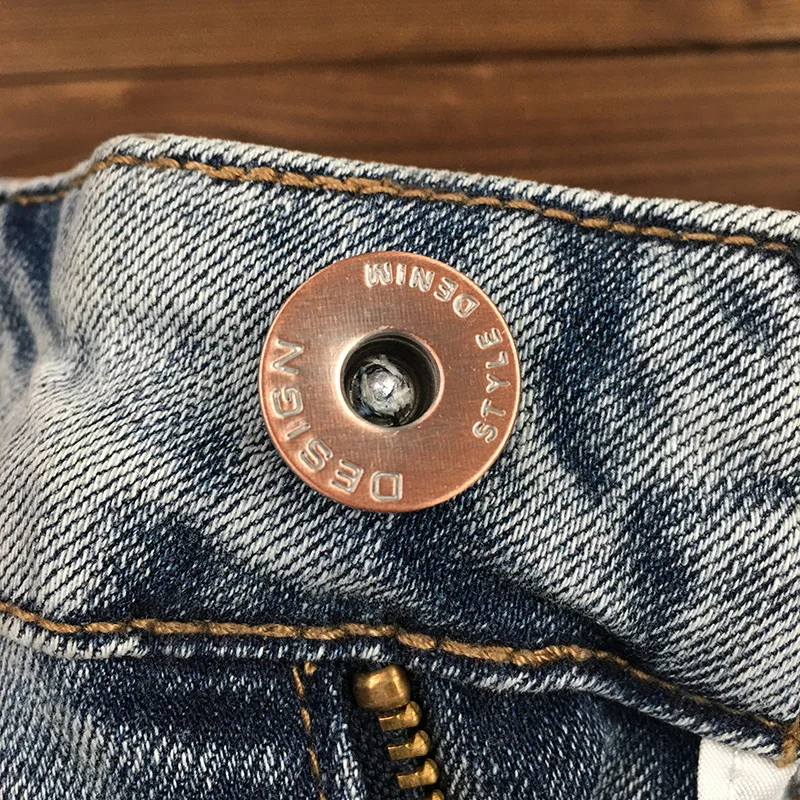 Wysokiej klasy, lekkie, luksusowe, jasne jeansy męskie w stylu retro na wiosnę i lato 2025, nowy styl, dopasowane, elastyczne spodnie z małym stopą