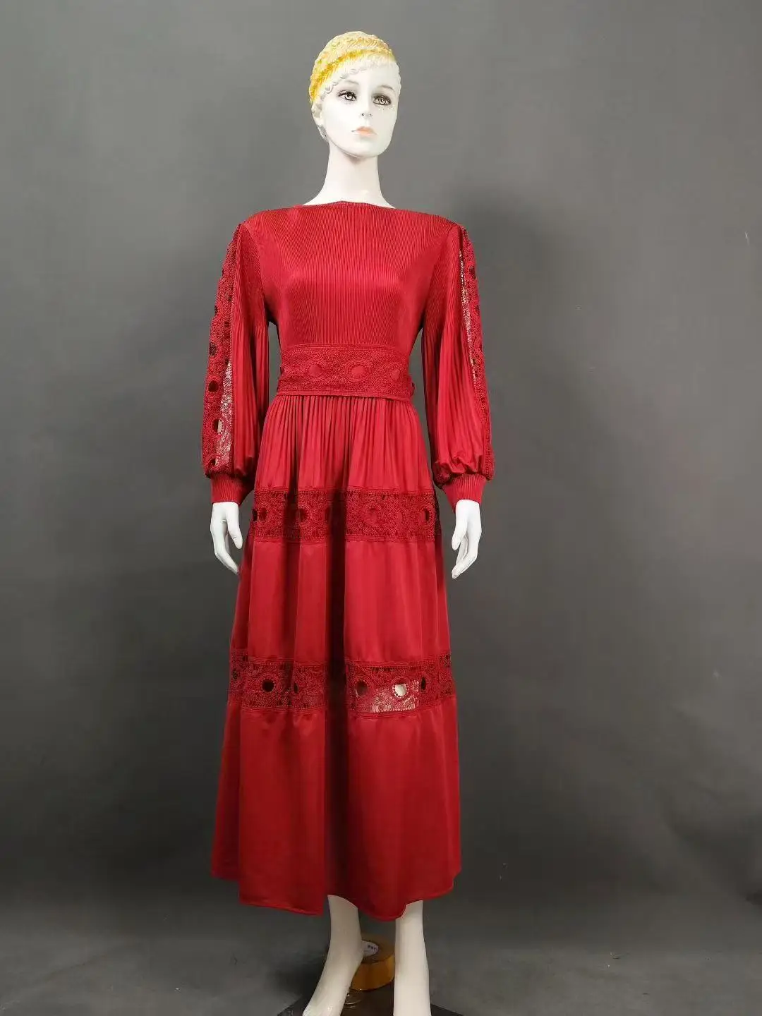 

2025 French Retro Crew Neck Pleated Lace Splicing Waist Long Sleeve Big Swing Dress Women's Thin Senior Elegant Long Skirt