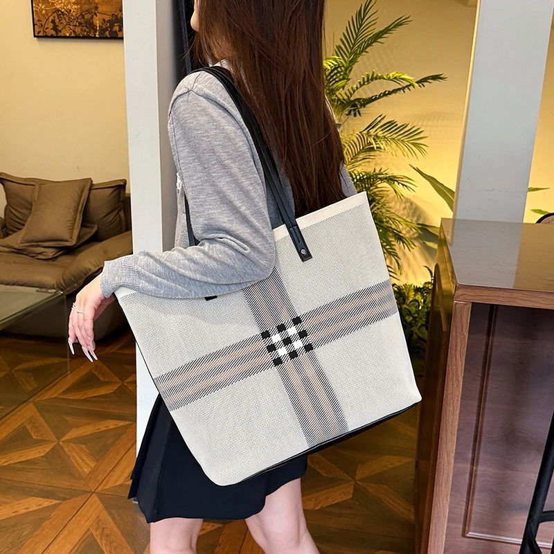 

Famous Designer Classic Handbags for Women, Leather Shoulder Bag with Messenger Feature, Popular Elegant Luxury