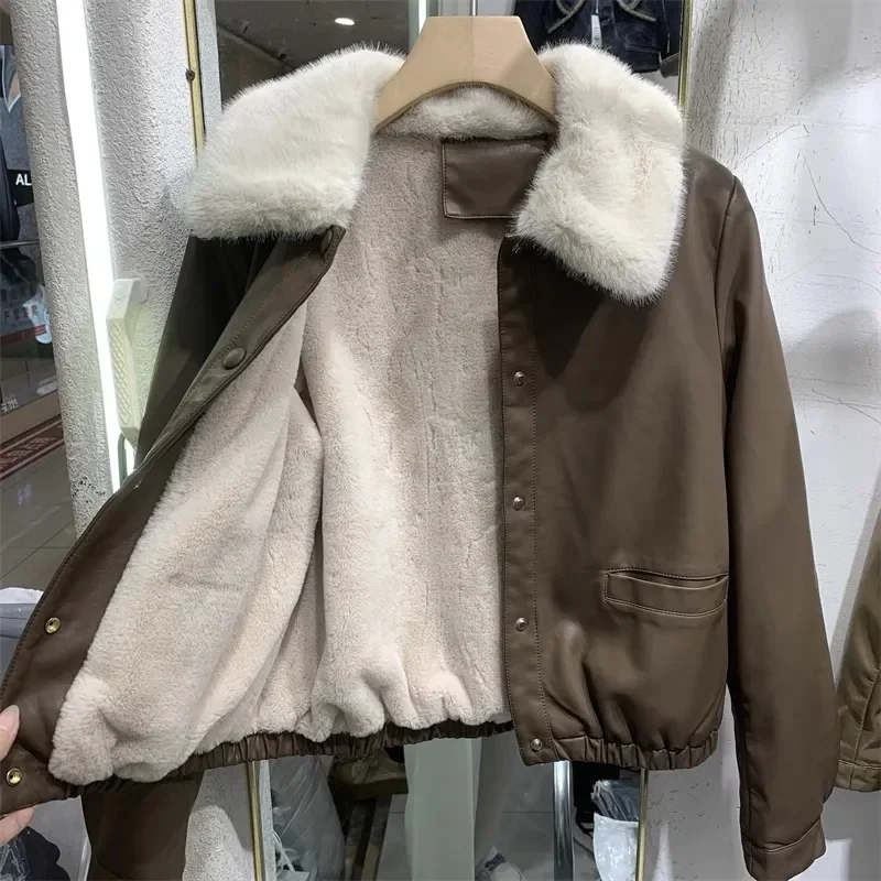 Chaqueta de cuero de felpa para mujer, abrigo corto de terciopelo grueso, ropa de calle holgada y cálida, Tops de PU, otoño e invierno, 2024