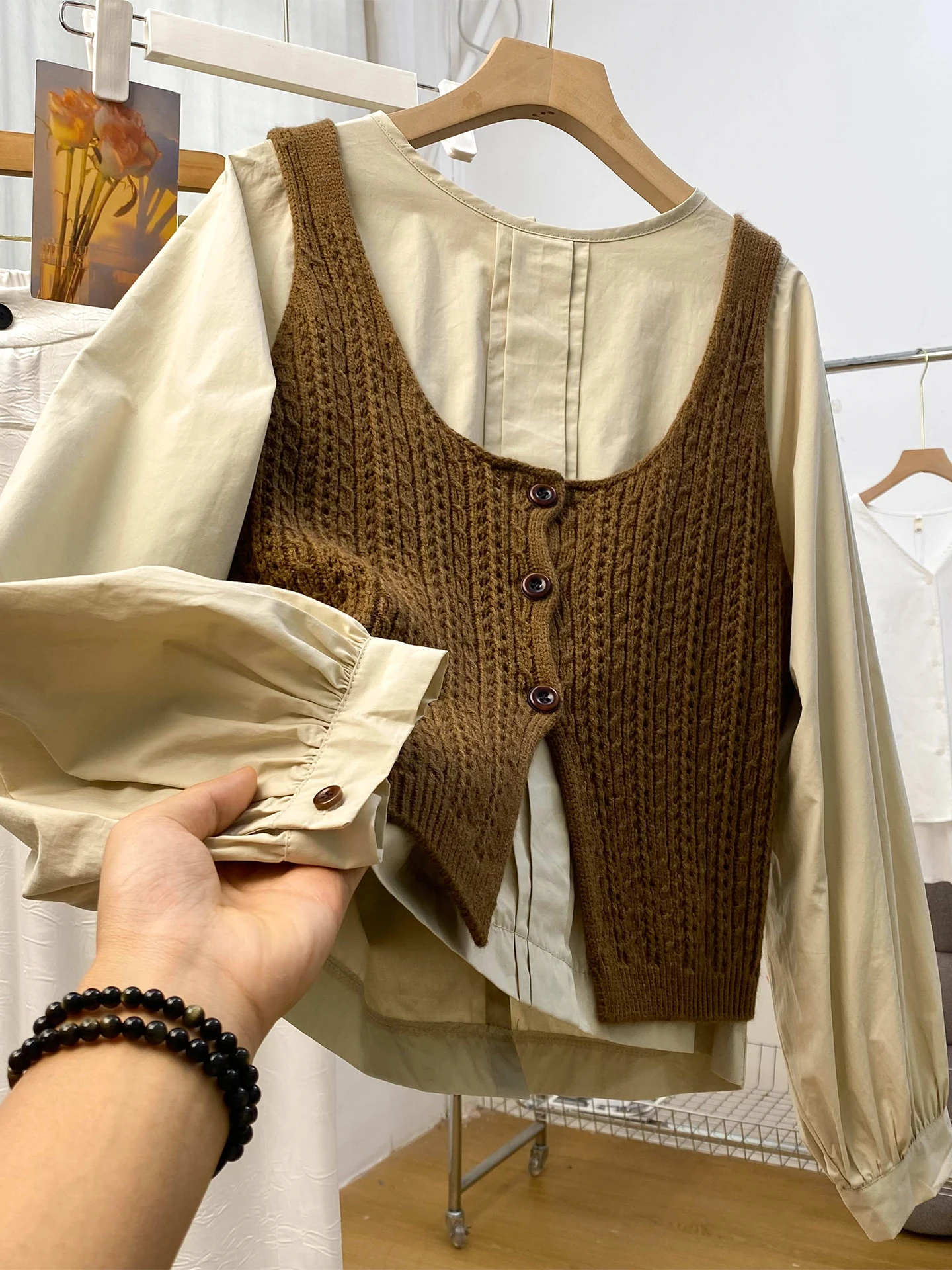 

Женский вязаный комплект: жилет и длинные рукава, повседневный стиль, весна-осень, двухслойный наряд, мягкий и нежный, с открытыми плечами...