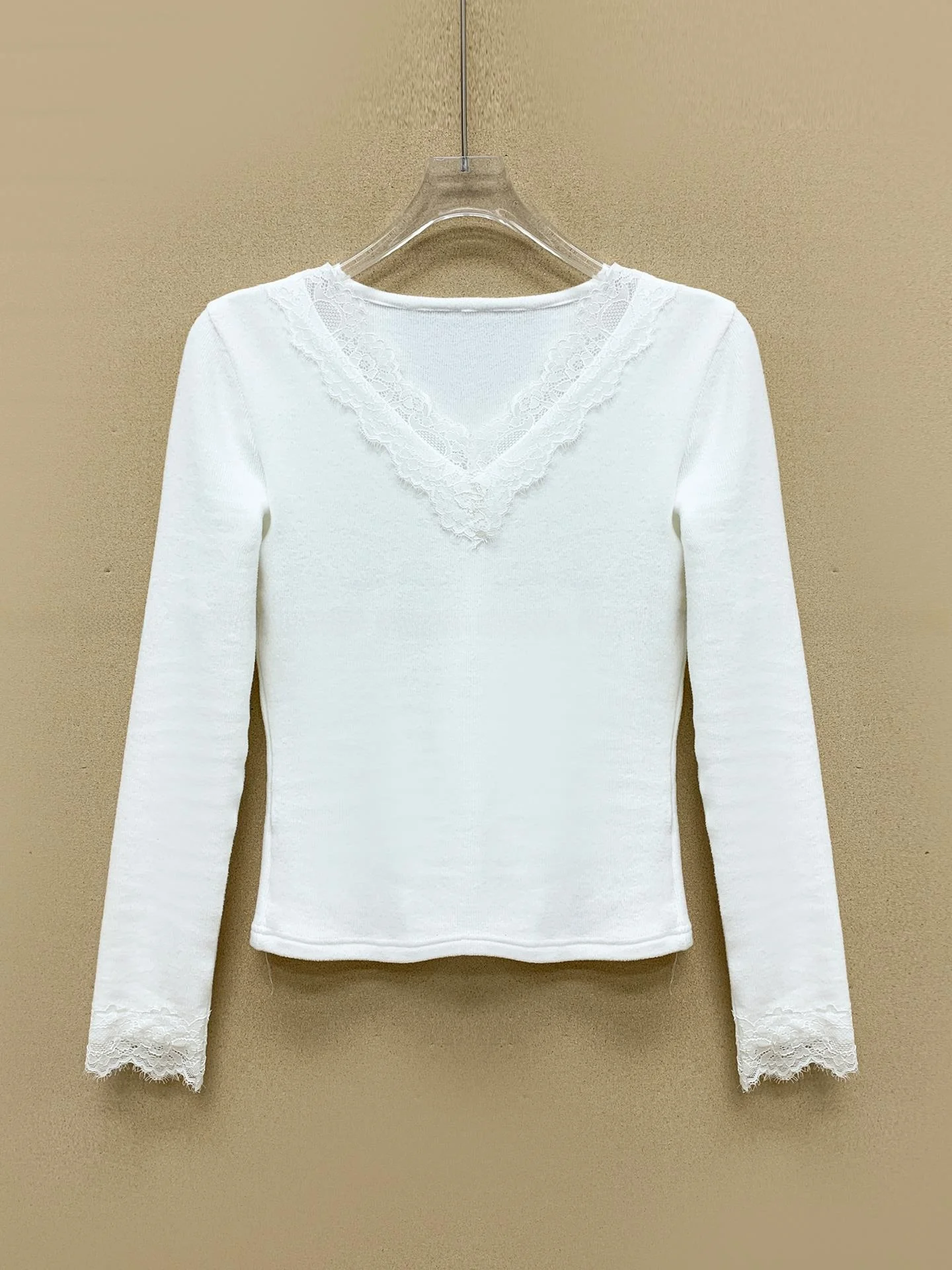 

Winter Lace V-ne Long Sve T-irt Women's Base Layer irt Versatile Commute Sle High Waist Artistic Pattern Regular Fit