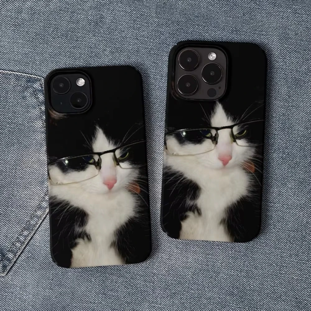 Capa de Celular de Silicone Antichoque com Design de Gatinho Doce e Sedutor para iPhone 17 Air 16 Pro Max 15 14 Plus 13 12 Mini 11 Pro
