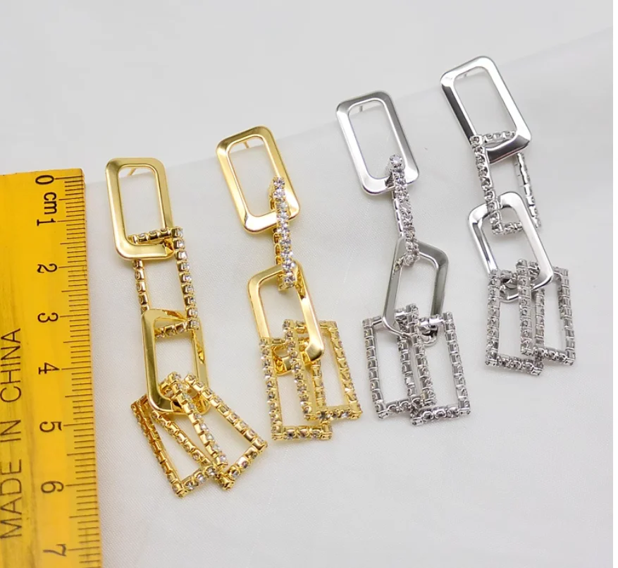 Brincos de temperamento de luxo ocos de cristal com fivela quadrada texturizada importada coreana, gotas para os ouvidos com agulhas de prata