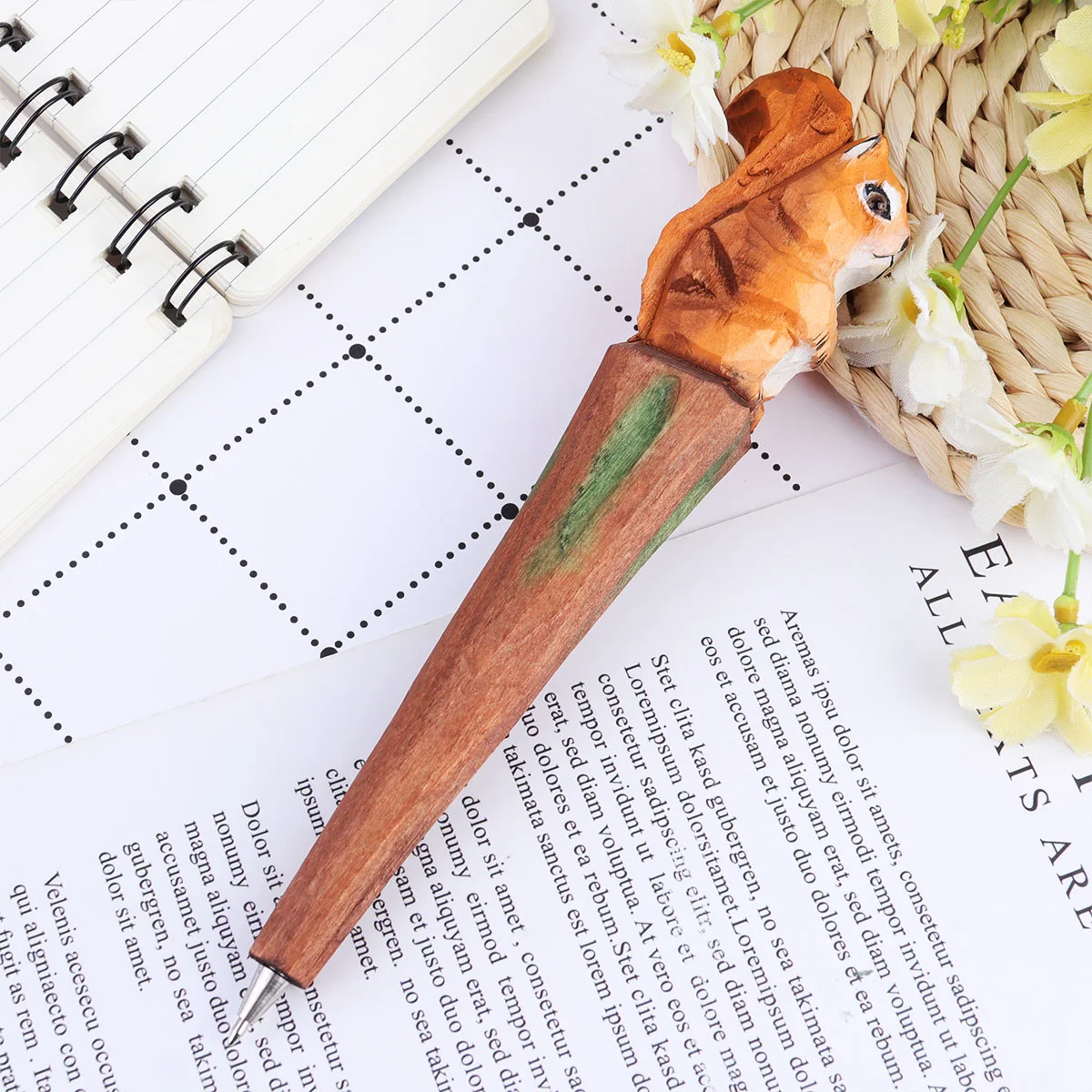 

Pure Handmade Wood Carving Animal Pen Creative Wood Carving Squirrel Ballpoint Pen Replaceable Refill Gel Pen for Students