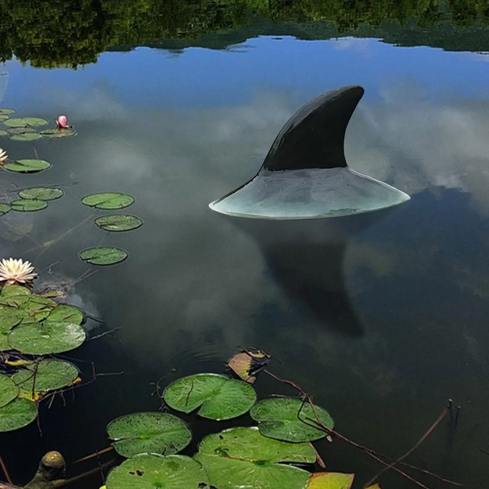Shark Back Simulation Figurine Floating Pond Water Resin Ornament Goose Scarer for Outdoor Pool Garden Decoration