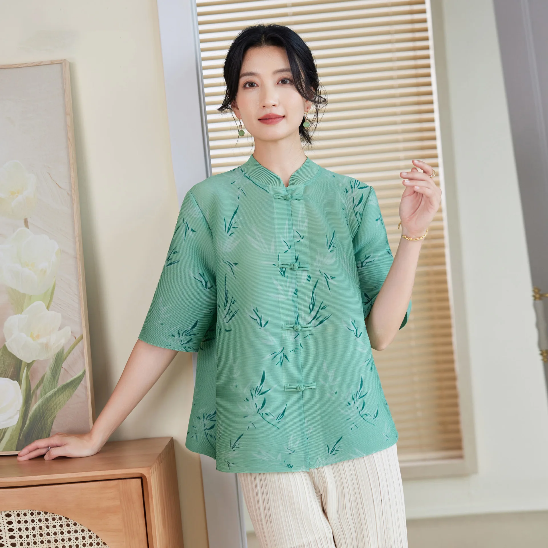

Miyake Pleated Women's Shirt, Fashionable Print, Loose Large Size, Stand Collar, Mid-sleeves, Single-breasted, 2024 New Tops